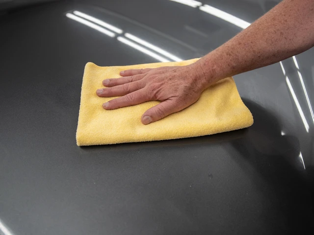 Alt view image 5 of 7 - Meguiar's Quik Detailer Mist and Wipe, A3316, 16 oz