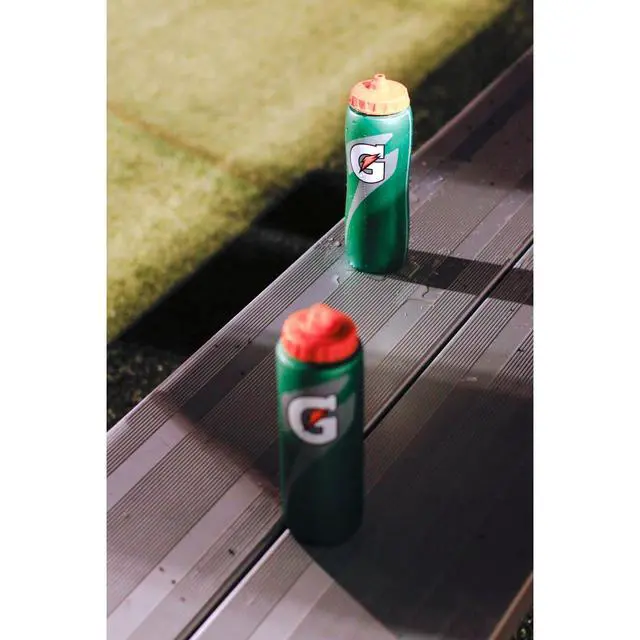 Alt view image 4 of 4 - Gatorade Contour Style Squeeze Water Bottle Green 28oz