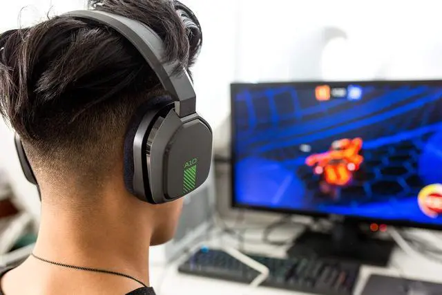 Alt view image 2 of 2 - A10 Gaming Headset - Green/Black - Xbox One