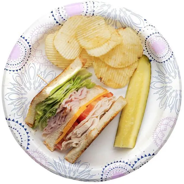 Alt view image 2 of 6 - Great Value 8.5 Inch Disposable Paper Plates, 100 Count, Soak-Proof and Microwave Safe