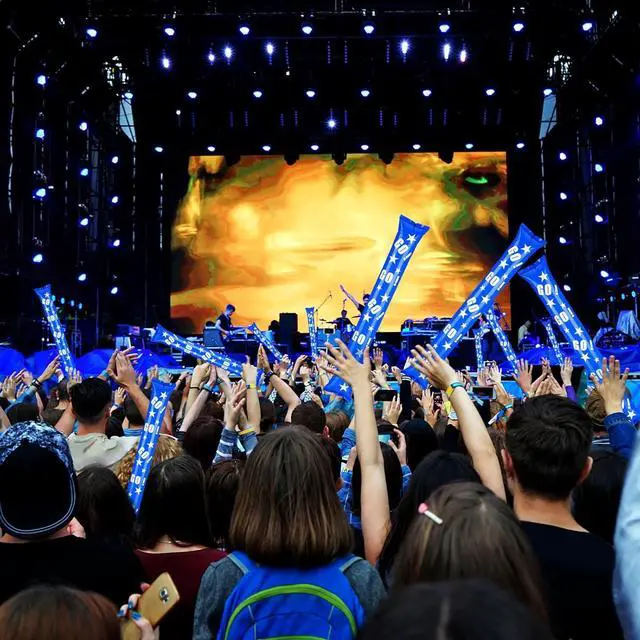 Alt view image 5 of 6 - Hungdao 60 Pcs Noise Makers Homecoming Football Favors Include 24 Thunder Sticks Cheer Sticks 12 Hand Clapper 24 Cheerleading Pom Poms for Sporting Events Pep Rally Supplies(Blue)