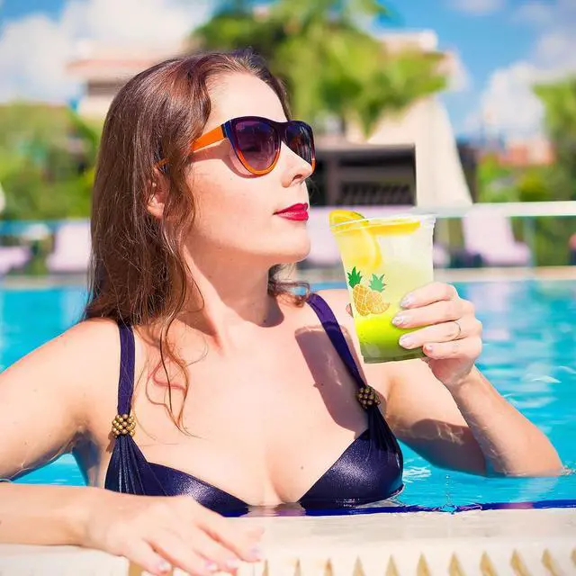Alt view image 5 of 7 - Kochorie 120 Pieces 16oz Hawaii Plastic Cups Hawaiian Luau Party Disposable Plastic Cups Tropical Hibiscus Drinking Cups Pineapple Tropical Wine Glasses for Tiki and Summer Beach Pool Party Supplies