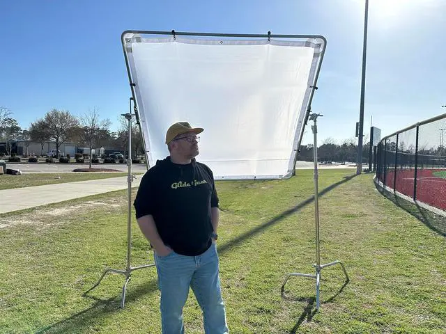 Alt view image 4 of 7 - Glide Gear BFS 100 Butterfly Scrim 4x4, 6x6, 8x8 Diffuser 3 Nylon Silks, Quick-Setup Frame, C-Stand Clamps Included