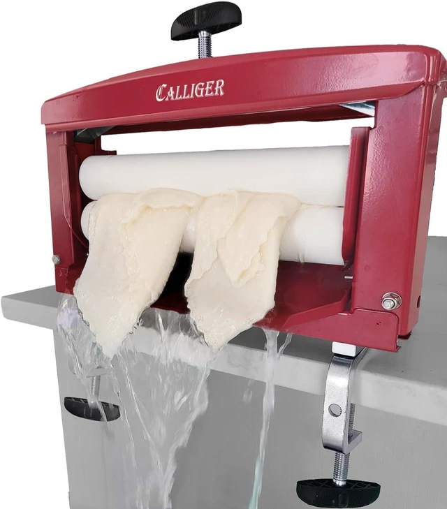 Main image of Northwood Calliger Clothes Wringer, Red