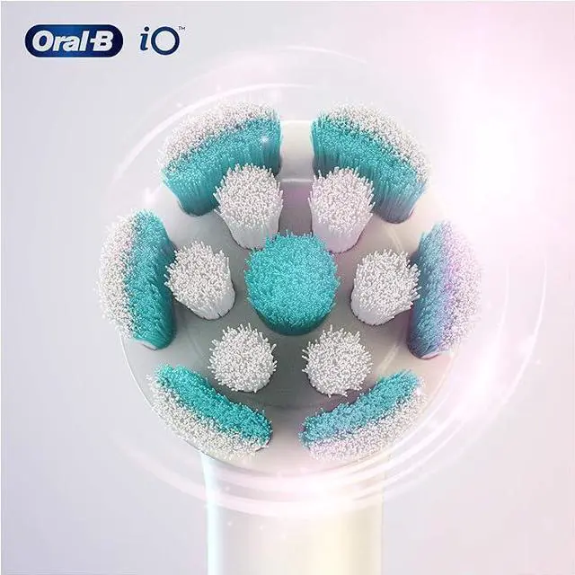 Alt view image 5 of 7 - Têtes de brosse à dents électriques Oral-B iO Gentle Cleaning blanches (4 pièces)
