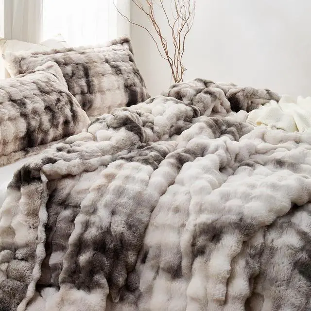 Alt view image 3 of 4 - Snowball Double Chunky Bunny - Coma Inducer® Oversized King Comforter Set - Messy Storm Gray