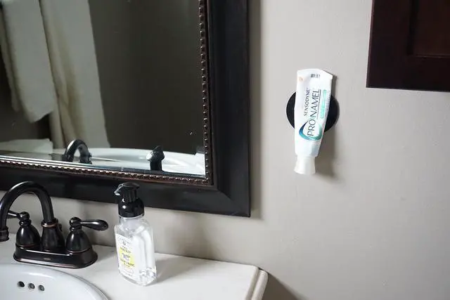 Alt view image 3 of 3 - Wall Slug - Wall Sticky Holder (Cell Phone & Other Items)