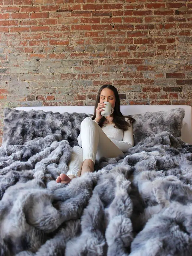 Alt view image 3 of 7 - Beary Soft - Coma Inducer® Oversized Queen Comforter Set - Glacier Black Bear