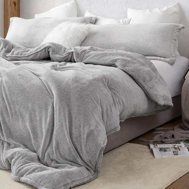 Alt view image 3 of 4 - Coma Inducer® Oversized Queen Comforter - Frosted Taupe