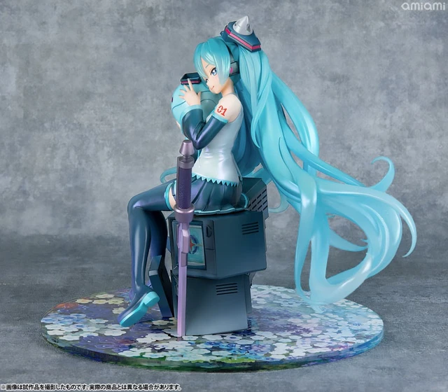 Alt view image 4 of 6 - Japan Lucrea Hatsune Miku x 00 Gundam 1/7 Complete Figure