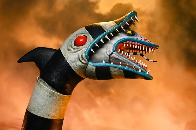 Alt view image 6 of 6 - Beetlejuice & Sandworm Matador Ultimate 7-inch Action Figure 2PK
