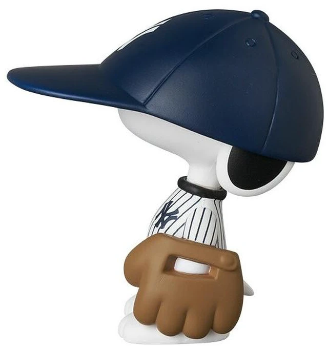 Alt view image 2 of 3 - Japan UDF MLB x Peanuts NY Yankees Snoopy Complete Figure