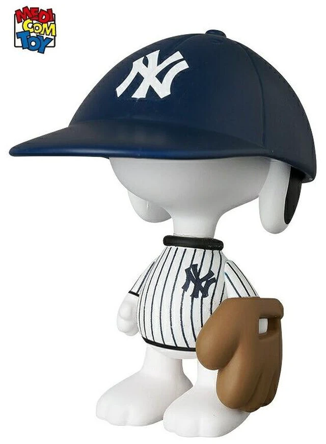 Main image of Japan UDF MLB x Peanuts NY Yankees Snoopy Complete Figure