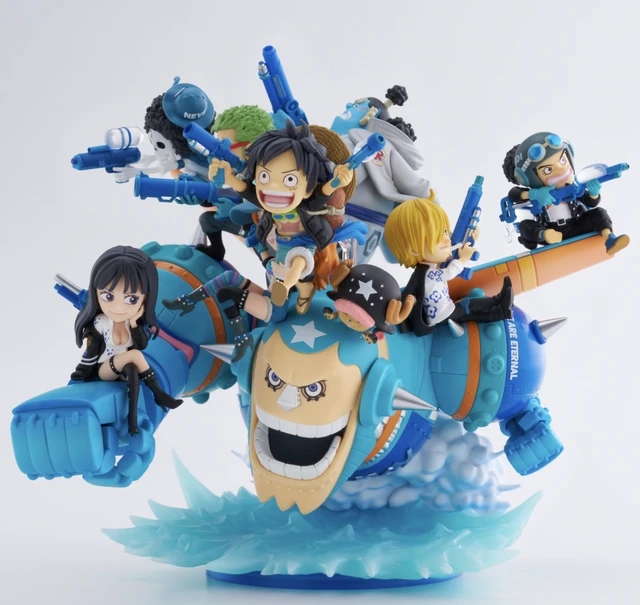 Alt view image 2 of 2 - World Collectable Figure One Piece Kaido; Luffy Nika Gear 4 Day US DUTY PAID