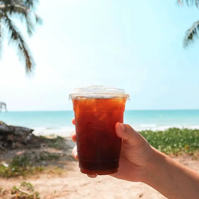 Alt view image 6 of 7 - 20 oz Clear Plastic Cups with Strawless Sip Lid,25 Sets Disposable Iced Coffee Cups with Lids,Disposable Clear Plastic Cups with Lids for Iced Coffee,Smoothie,Cold Drinks for Party