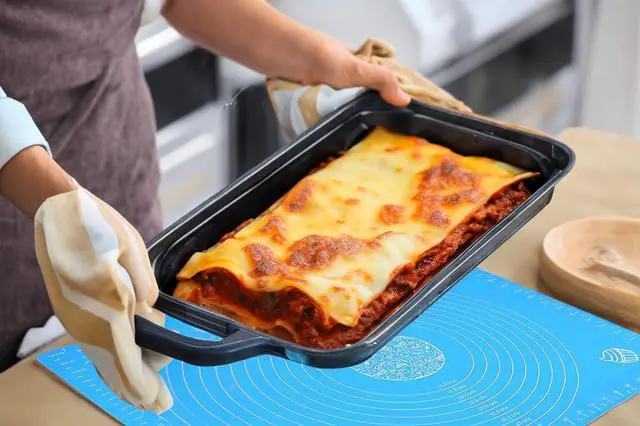 Alt view image 3 of 5 - Silicone Baking Mat, 20" x 16", Blue | With Measurements
