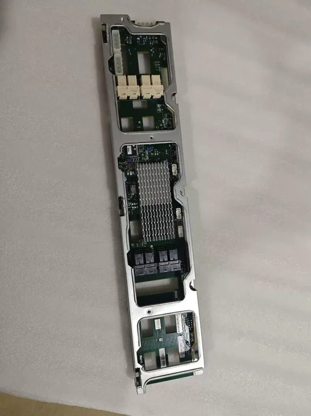 Main image of BPN-SAS3-826SEL1-N4 2U Backplane 12x 3.5 LFF 12Gb/s SAS3 with NVMe