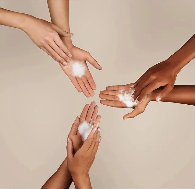 Alt view image 4 of 7 - Foaming Hand Soap with Pump Dispenser, Moisturizing Foam Hand Wash, Alcohol-Free, Cruelty-Free, Aloe et The Vert/Aloe & Green Tea, 9 fl oz, 3 Pack