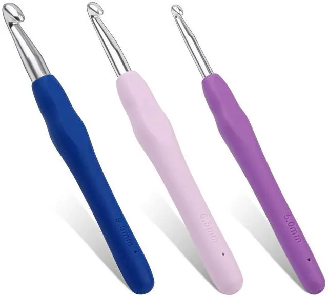 Main image of 3 Sizes Crochet Hooks,Ergonomic Arthritis Handle,5.5 inch Long Beginner's Knitting Needle and Color Soft Handle Smooth Knitting Needle DIY Knitting Kit for Knitting Sweaters,Scarves and Hats