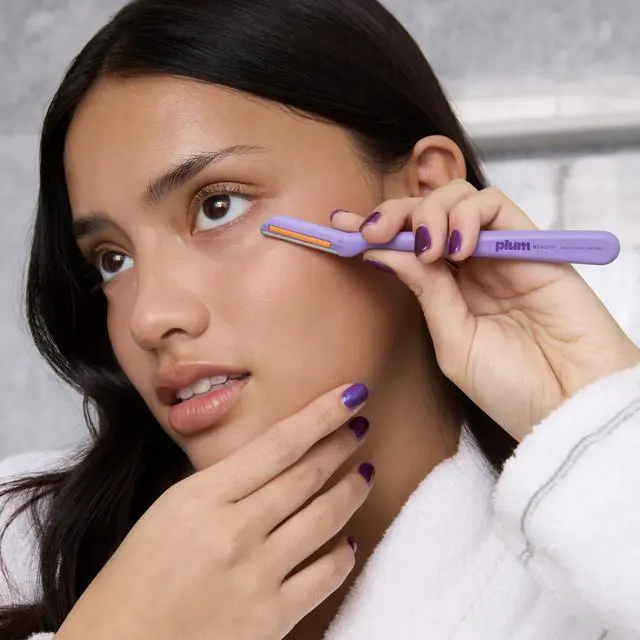 Alt view image 2 of 7 - Vitamin C Dermaplaning Razors (3-Pack) Facial Razors for Women