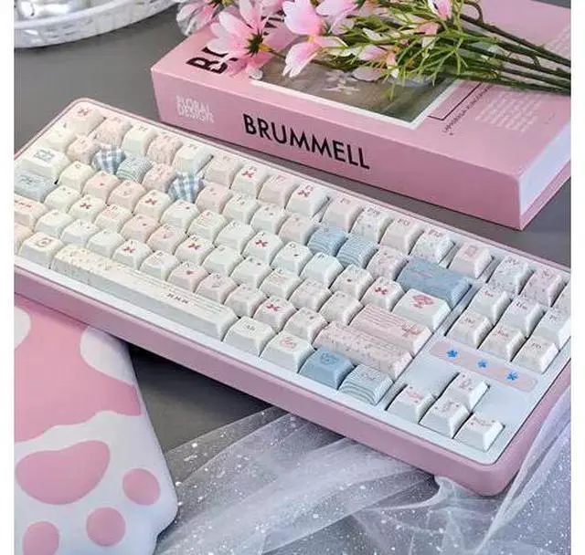 Main image of Strawberry Rabbit theme factory-made keycaps in PBT material, hot-spraying technology, suitable for girls, cute, original, creative, universal, 60 keys, 98 keys, 108 keys - keycaps