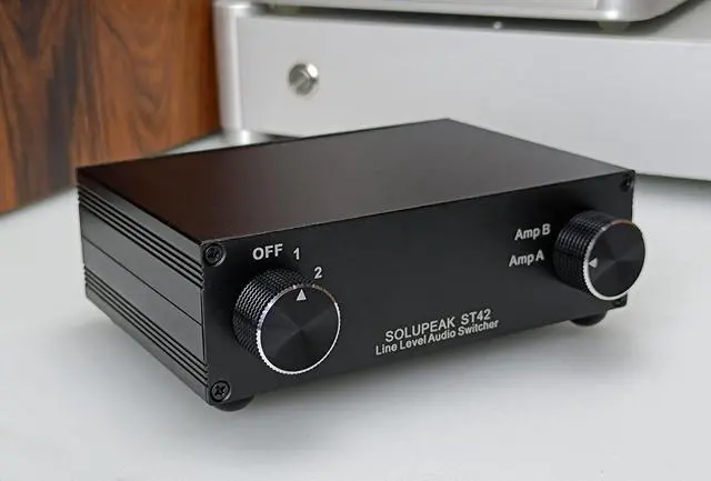 Alt view image 2 of 4 - ST42 4-Way RCA Audio Switch Source Signal Input switcher selector Splitter Box (4 in 2 Out)