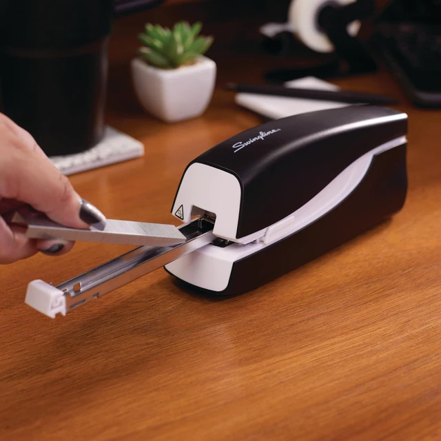 Alt view image 4 of 7 - Electric Stapler, 20 Sheet Capacity, Portable, Full Strip, Plug In or Battery, Black (48200)