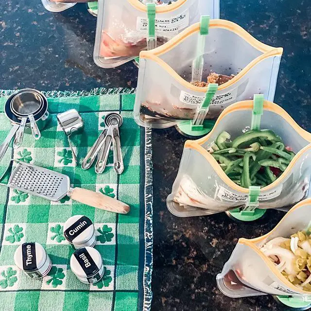 Alt view image 6 of 7 - Baggy Rack Hands-Free Clip Food Storage Freezer Baggy Holder,Bag Holder For Plastic Bags Stand/Pack of 2 Green