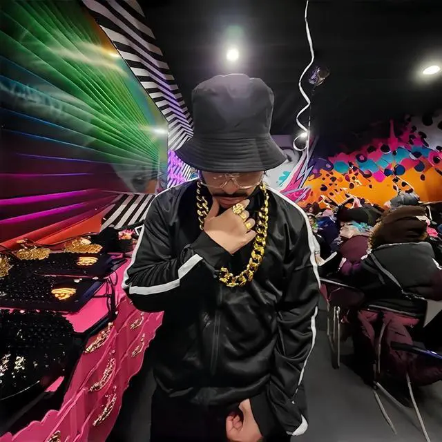 Alt view image 5 of 7 - 80s 90s Hip Hop Costume Kit Rapper Accessories Outfit Old School Rapper DJ Halloween Themed Party Outfits for Men Women
