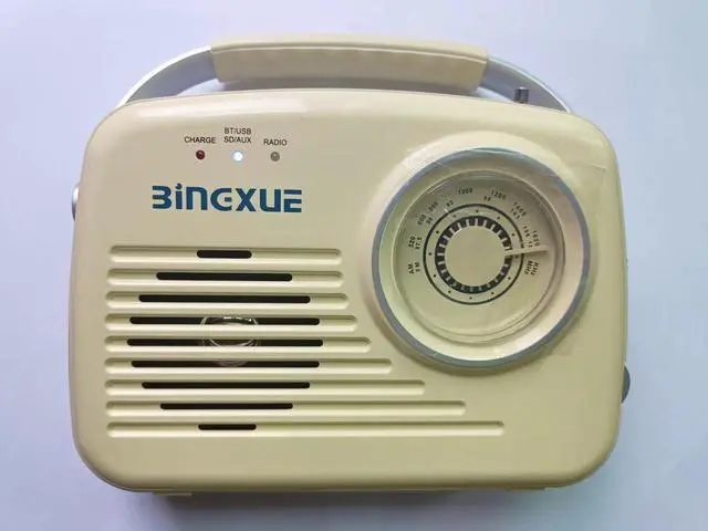 Main image of Radios Portable AM FM, Battery Powered and Plug in Wall for Home/Outdoor/Kitchen, Vintage Retro Radio with Bluetooth, Large Dial Easy to Use (Beige)
