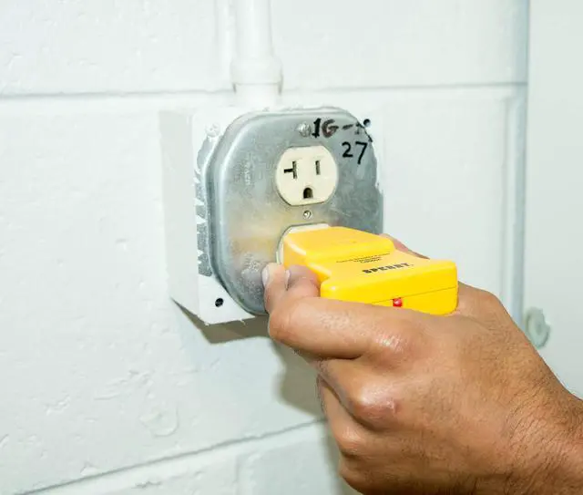 Alt view image 3 of 6 - Instruments CS550A Circuit Breaker Finder, Quickly Locate AC Circuits/Fuses, Visual LED, Plug Style Transmitter/Auto-Sensing Receiver, 120V AC, Yellow