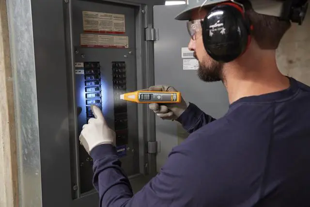Alt view image 4 of 7 - BK120 SmartTrace Breaker Finder and Socket Tester