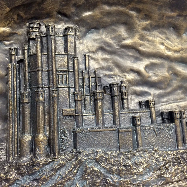 Alt view image 3 of 5 - Factory Entertainment Game of Thrones The Red Keep Sculpture