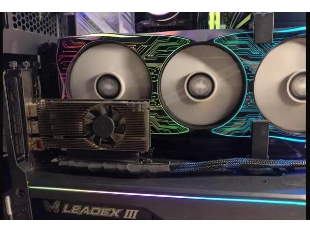 Alt view image 4 of 4 - 30cm U-Shape PCI-e 4.0 X16 Riser Cable for PCIe GeForce RTX30/40 GPU Card