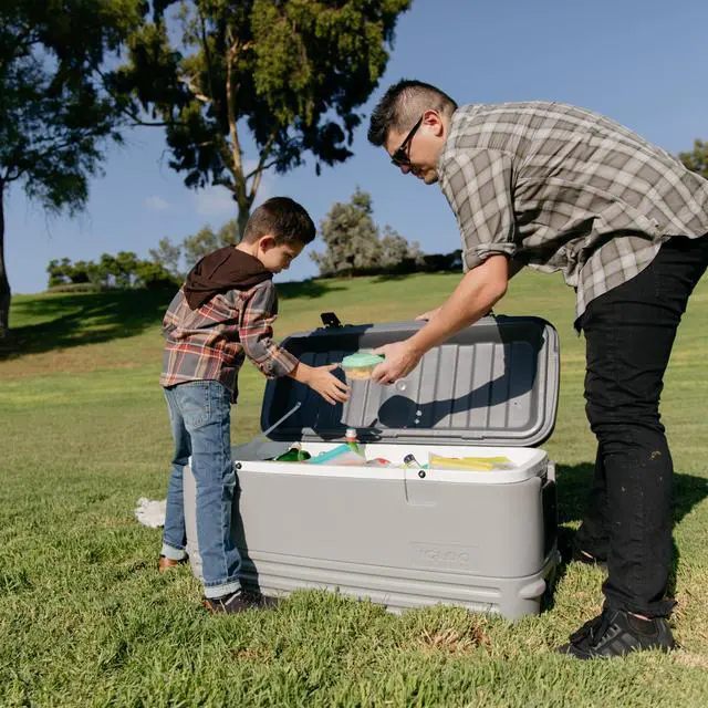 Alt view image 3 of 6 - Igloo Gray Polar 120 Qt Cooler
