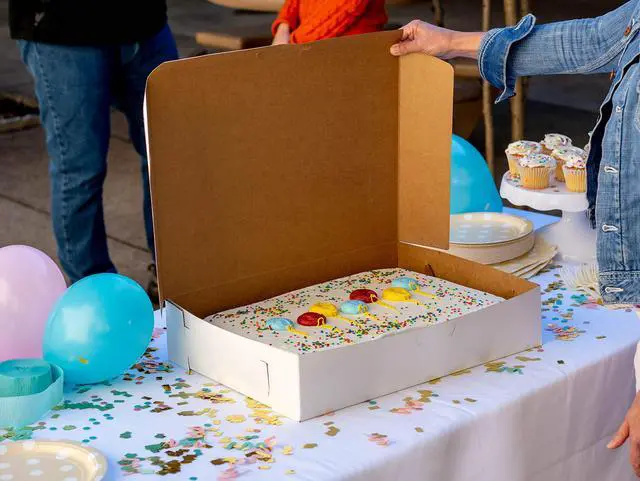 Alt view image 4 of 4 - 1029 Premium Clay Coated Kraft Paperboard White Non-Window Sheet Cake and Utility Box, 19" Length x 14" Width x 4" Height, 1/2 Sheet (Case of 50)