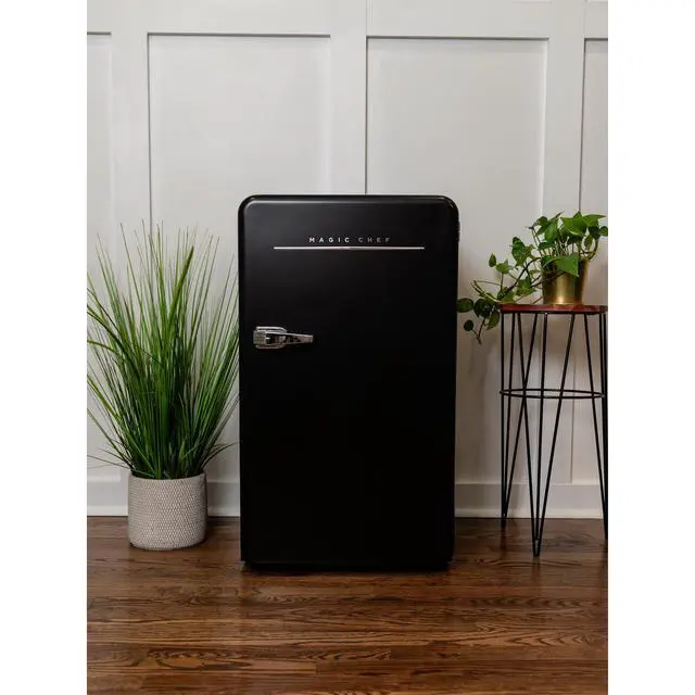 Alt view image 6 of 7 - 17.5 in. 3.2 cu. ft. Retro Mini Refrigerator in Black without Freezer