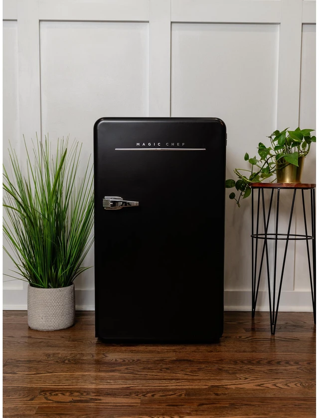 Alt view image 6 of 8 - 17.5 in. 3.2 cu. ft. Retro Mini Refrigerator in Black without Freezer