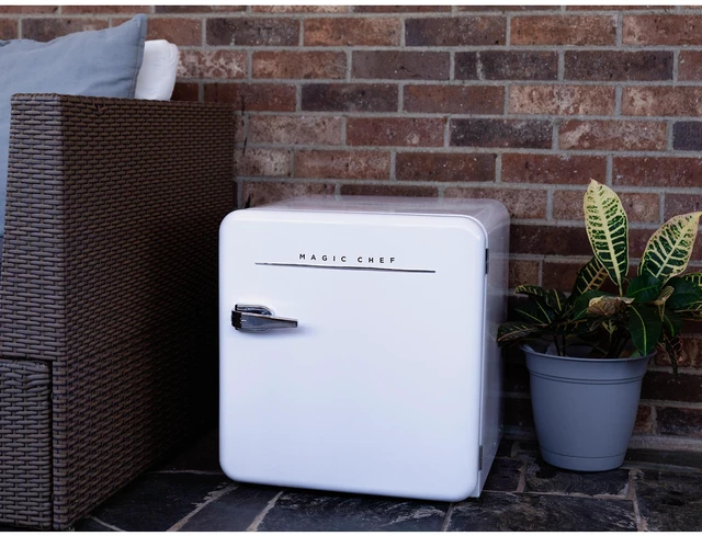 Alt view image 5 of 6 - 17.5 in. 1.6 cu. ft. Retro Mini Refrigerator in White, without Freezer