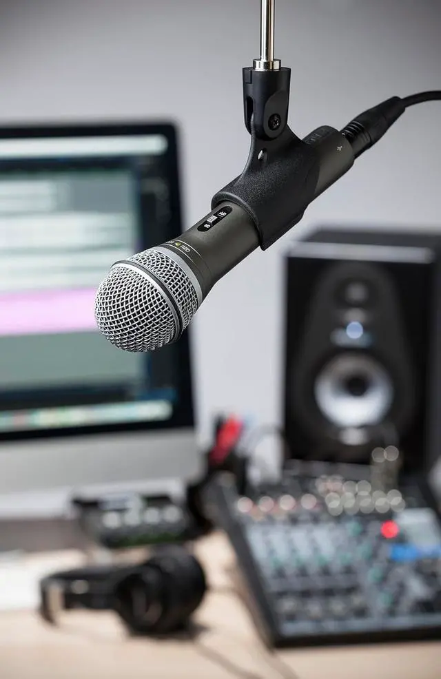 Alt view image 7 of 7 - Q2U USB/XLR Dynamic Microphone Recording and Podcasting Pack