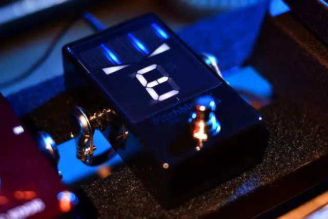 Alt view image 6 of 7 - Pitchblack X Chromatic Guitar Pedal Tuner w/ Four Display Modes and High Visibility Display (PBX)