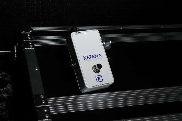 Alt view image 6 of 7 - Katana Clean Boost Throwback White Guitar Effects Pedal, 35dB of Transparent Boost, JFET Circuit