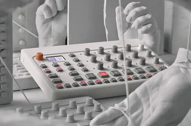 Alt view image 6 of 6 - Model:Samples Six Track Sample Based Groovebox