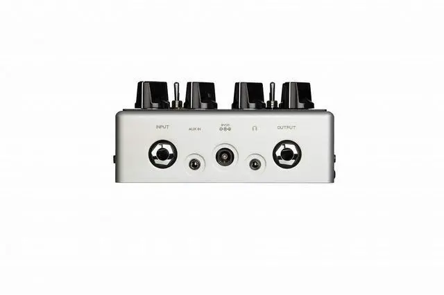 Alt view image 5 of 5 - Darkglass Microtubes B7K Ultra V2 Bass Preamp Pedal w/Overdrive, 4-band EQ, Cab Sim, Aux In, and DI Output
