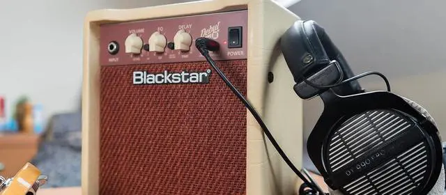 Alt view image 6 of 6 - Debut 10E Starter Electric Guitar Amp Combo