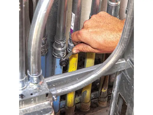 Alt view image 3 of 7 - Klein Tools 65200 Ratchet Set, 5-Piece Mini Ratchet Set with Phillips, Slotted, and Adapter for Other Socket Sizes, For Tight Spaces