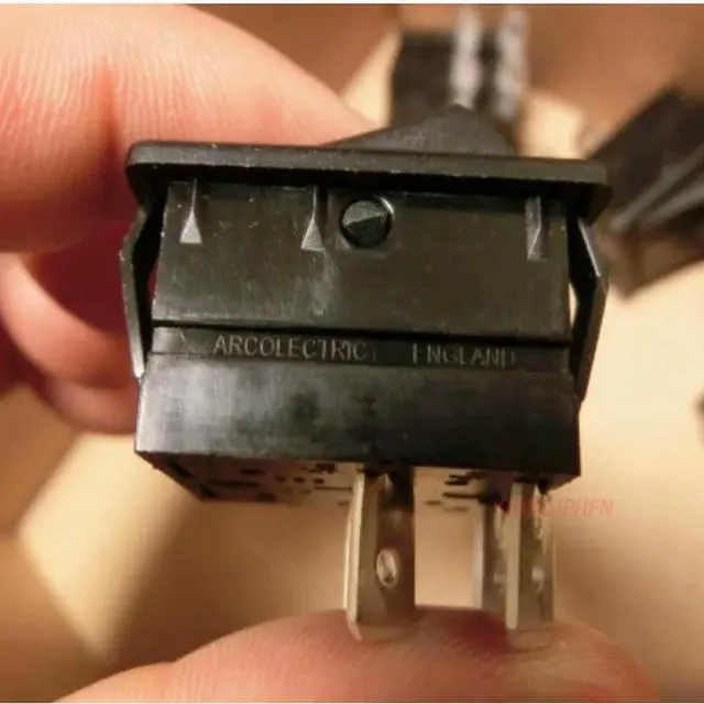 Alt view image 2 of 3 - For ARCOLECTRIC C1350ATAAB boat-type switch DPST black, British product . 1350.T