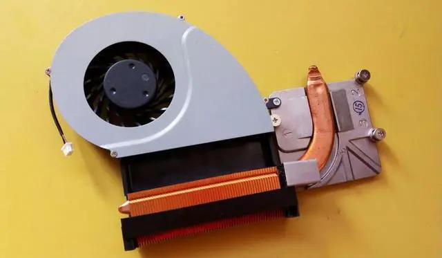Alt view image 2 of 2 - For Qosmio X500 X505 X500-11D-12Z-14H Fan with Spreader