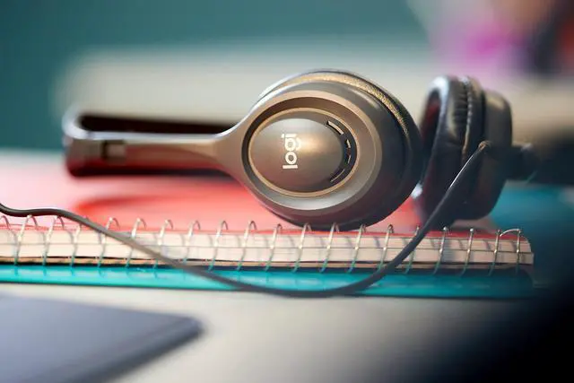 Alt view image 4 of 7 - Stereo Headset with 3.5 mm Audio Jack, Black