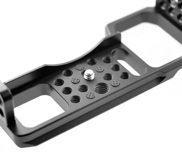 Alt view image 2 of 3 - Aluminum Alloy Camera Cage Rig For A7M3/A7R3/A7RIII Cage Protective Case